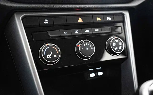 Volkswagen T-Roc view 11