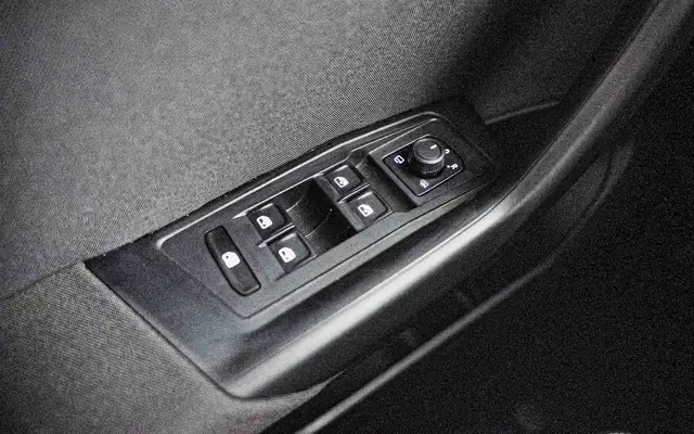Volkswagen T-Roc view 21