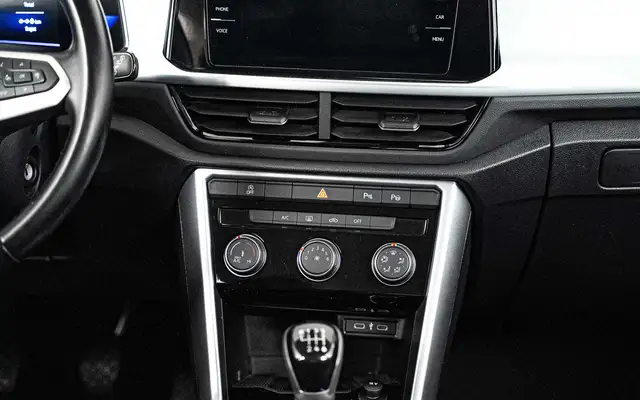 Volkswagen T-Roc view 15