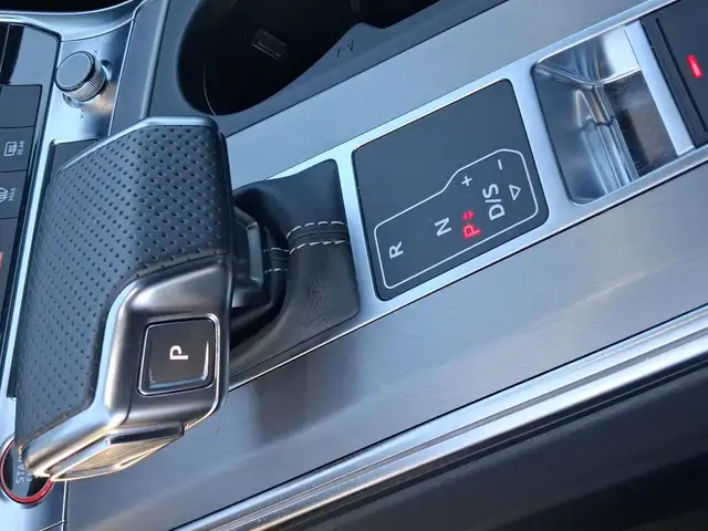 Audi S6 view 11