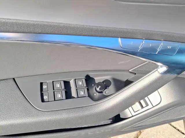 Audi S6 view 8
