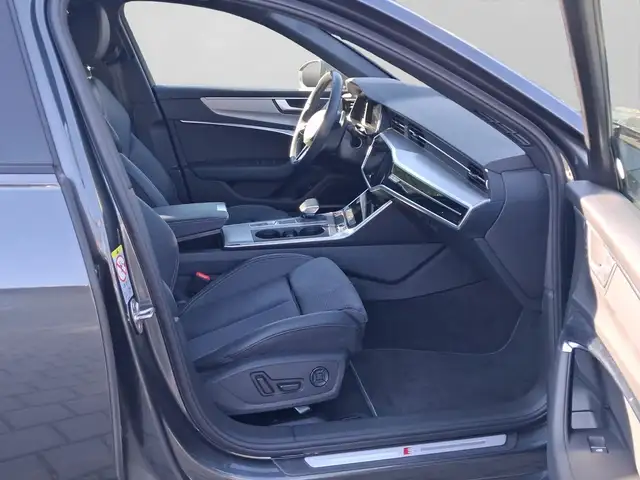 Audi S6 view 4