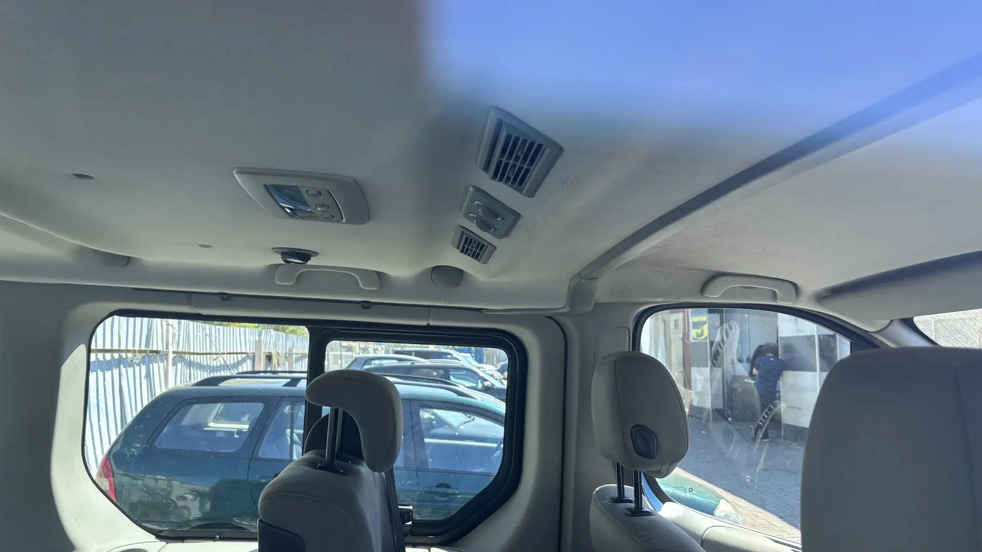 Renault Trafic 2.0 dCi 115 Passenger Combi L2H1 Quickshift - 1