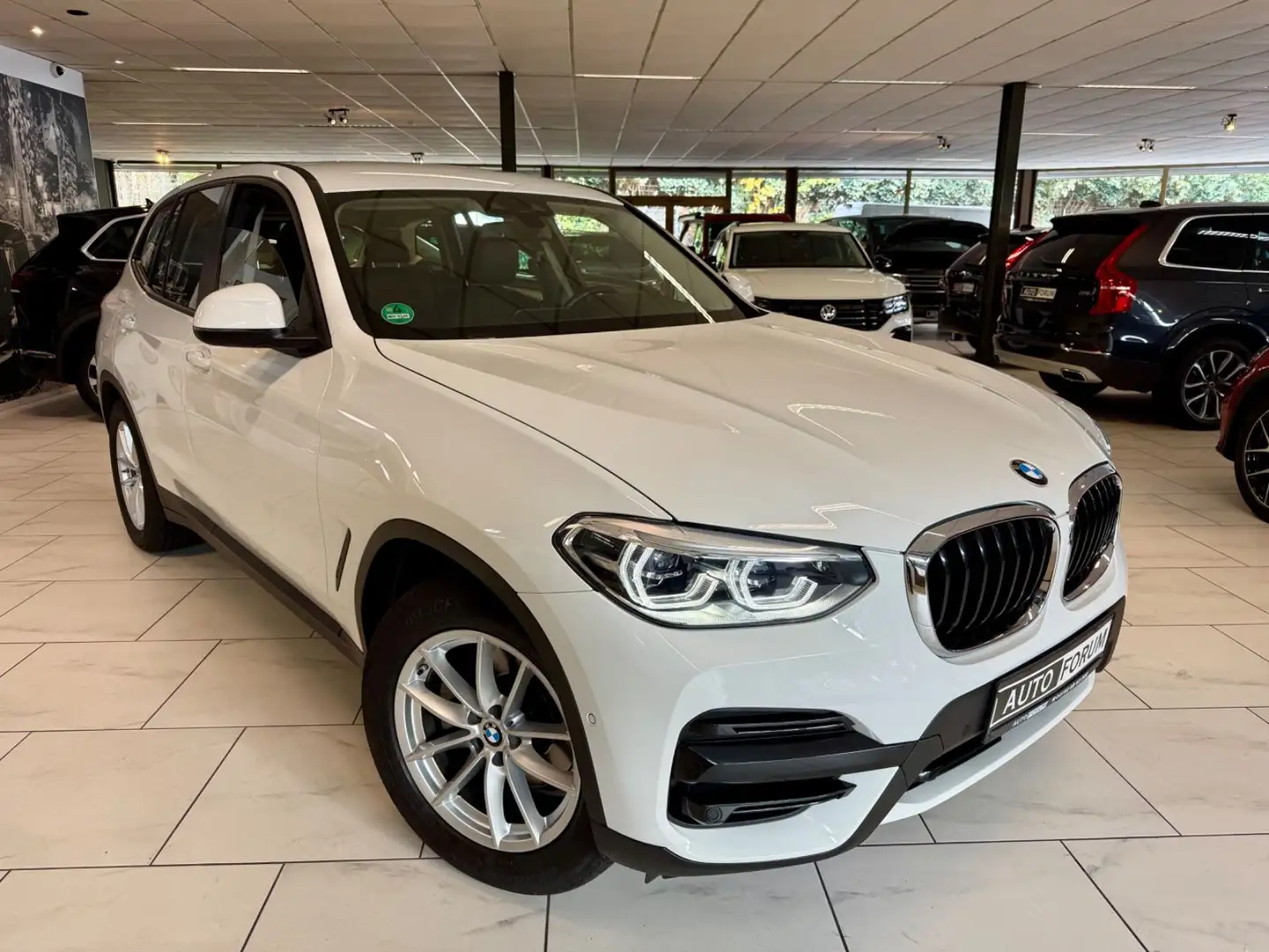 BMW X3 20d xDrive AUT AHK LEDER NAVI CAM SHZ PDC LED Blanc - 2