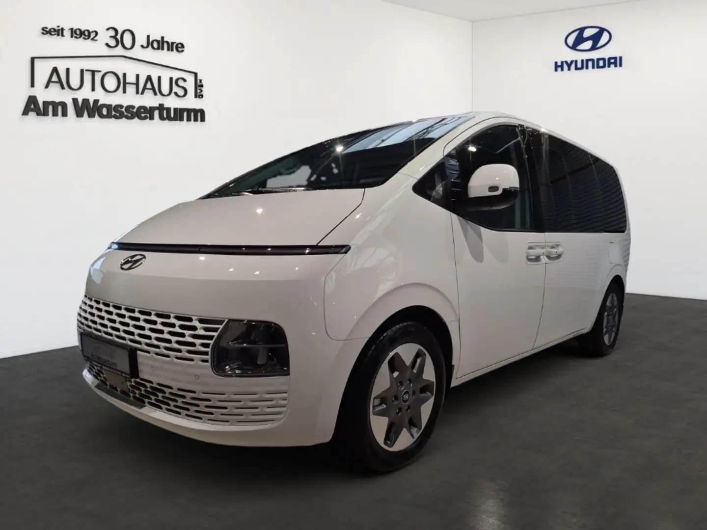 Hyundai STARIA 2.2 CRDi 8DCT 2WD Prime 9-Sitzer PANO LEDER NAVI L Weiß - 1