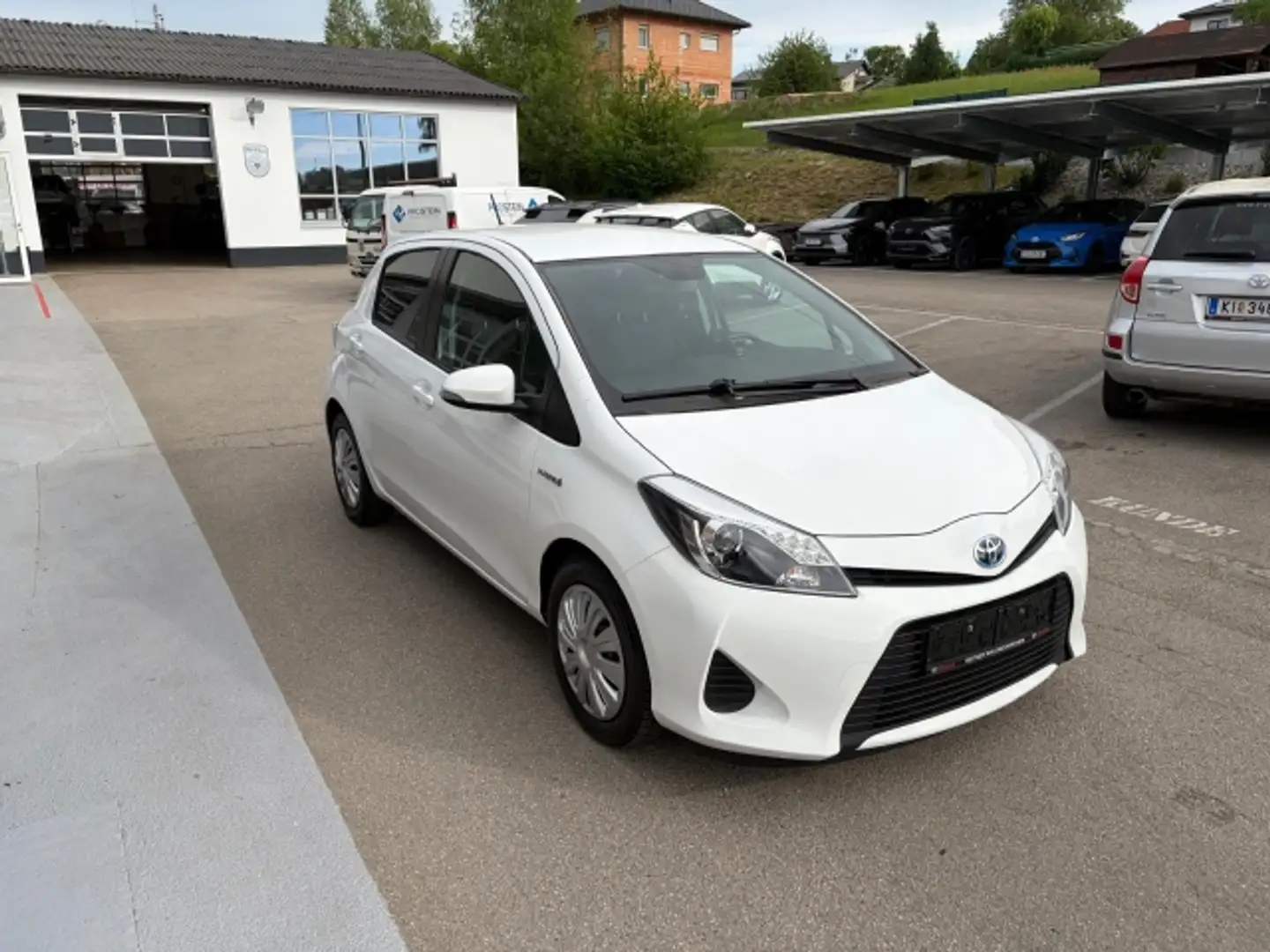 Toyota Yaris Yaris 1,5 HSD VVT-i Weiß - 2