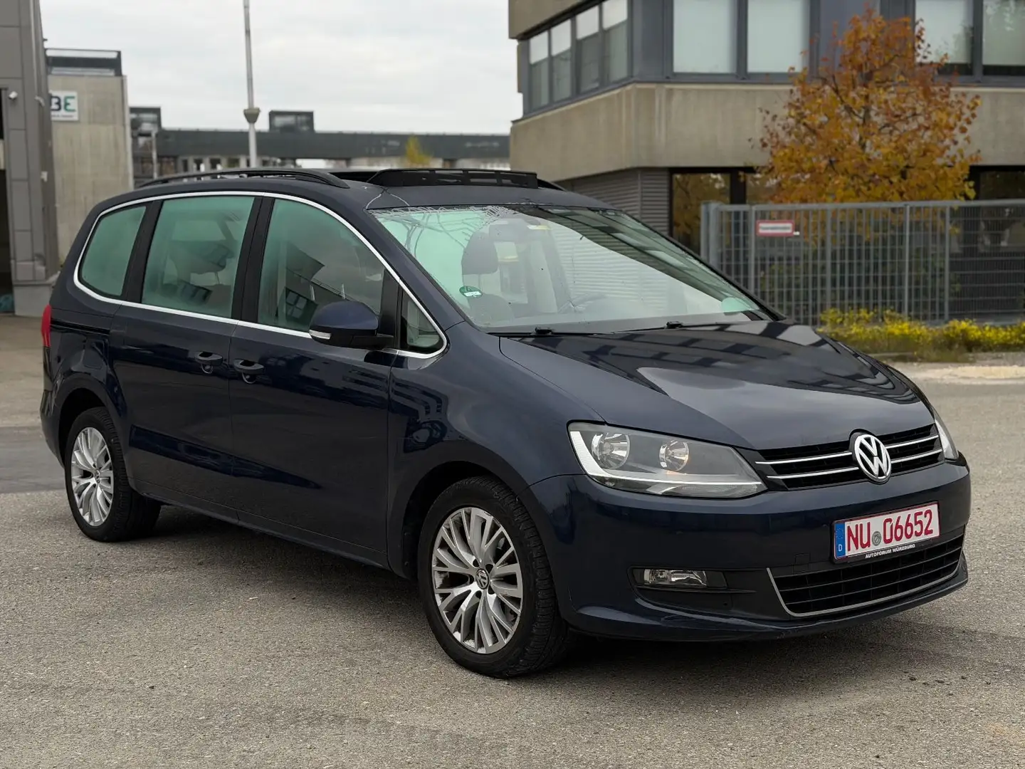 Volkswagen Sharan Comfortline BMT 2.0 TDI Pano Navi 7Sitze Bleu - 2