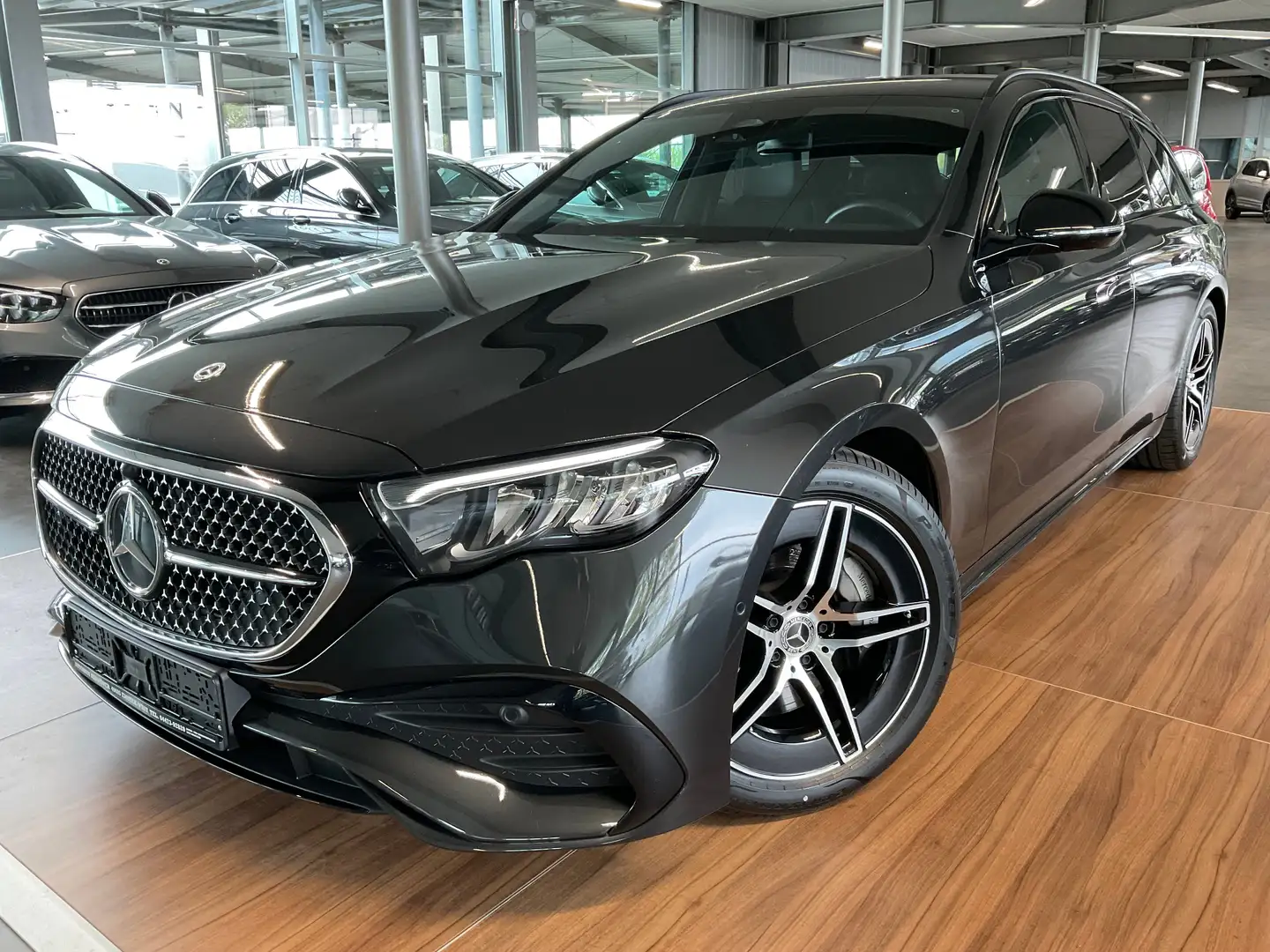 Mercedes-Benz E 220 E 220 d T AMG Line NIGHT/AHK/DISTRONIC/SPUR/TOTW Grau - 1