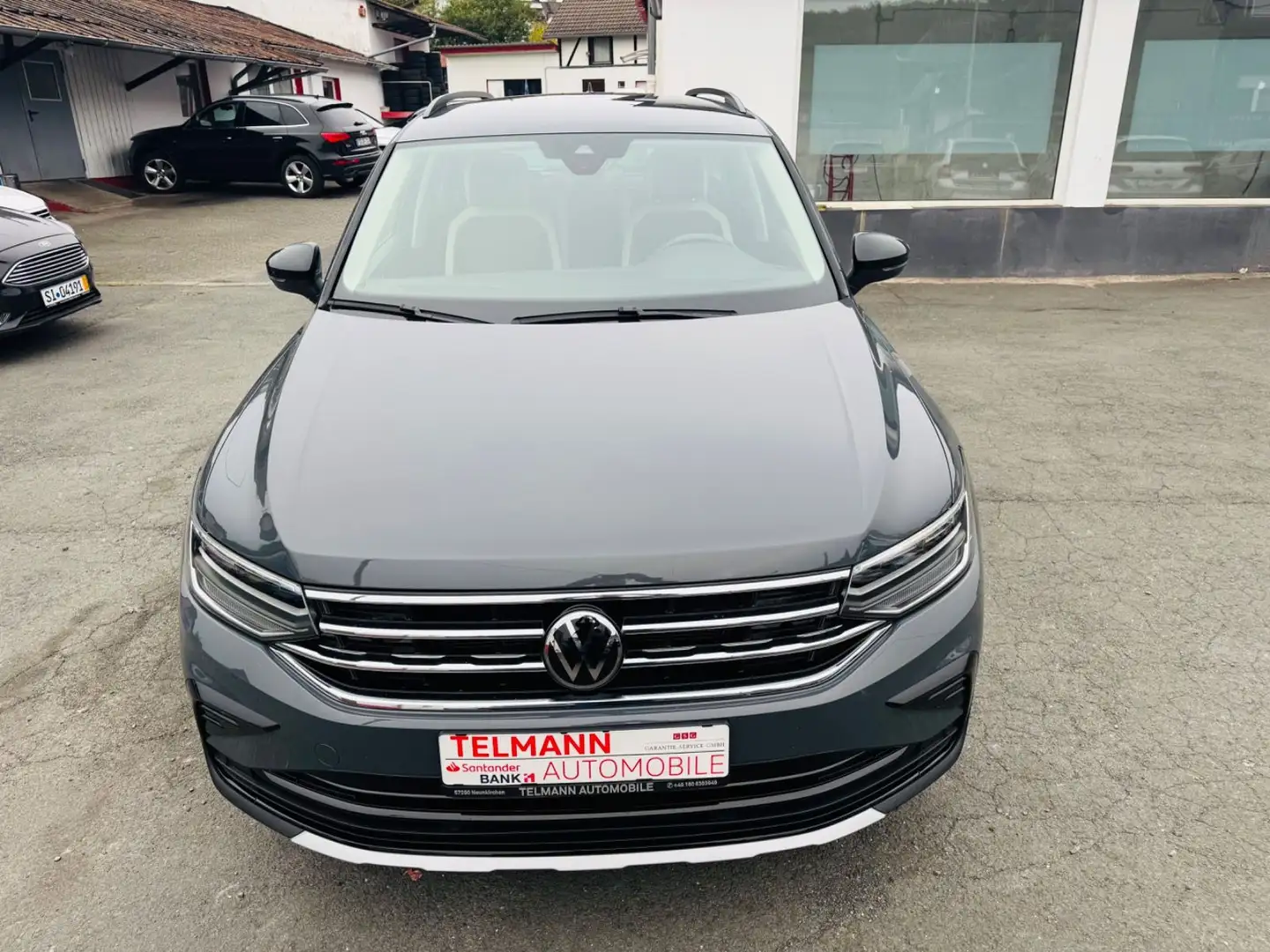 Volkswagen Tiguan Urban Sport Grau - 2