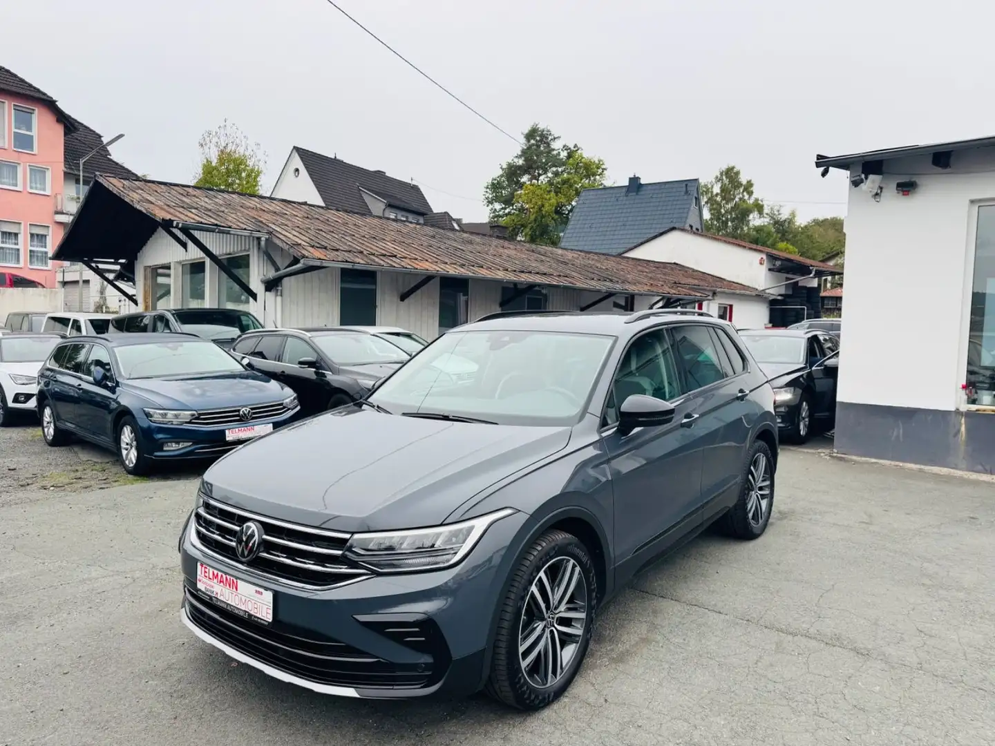 Volkswagen Tiguan Urban Sport Grau - 1