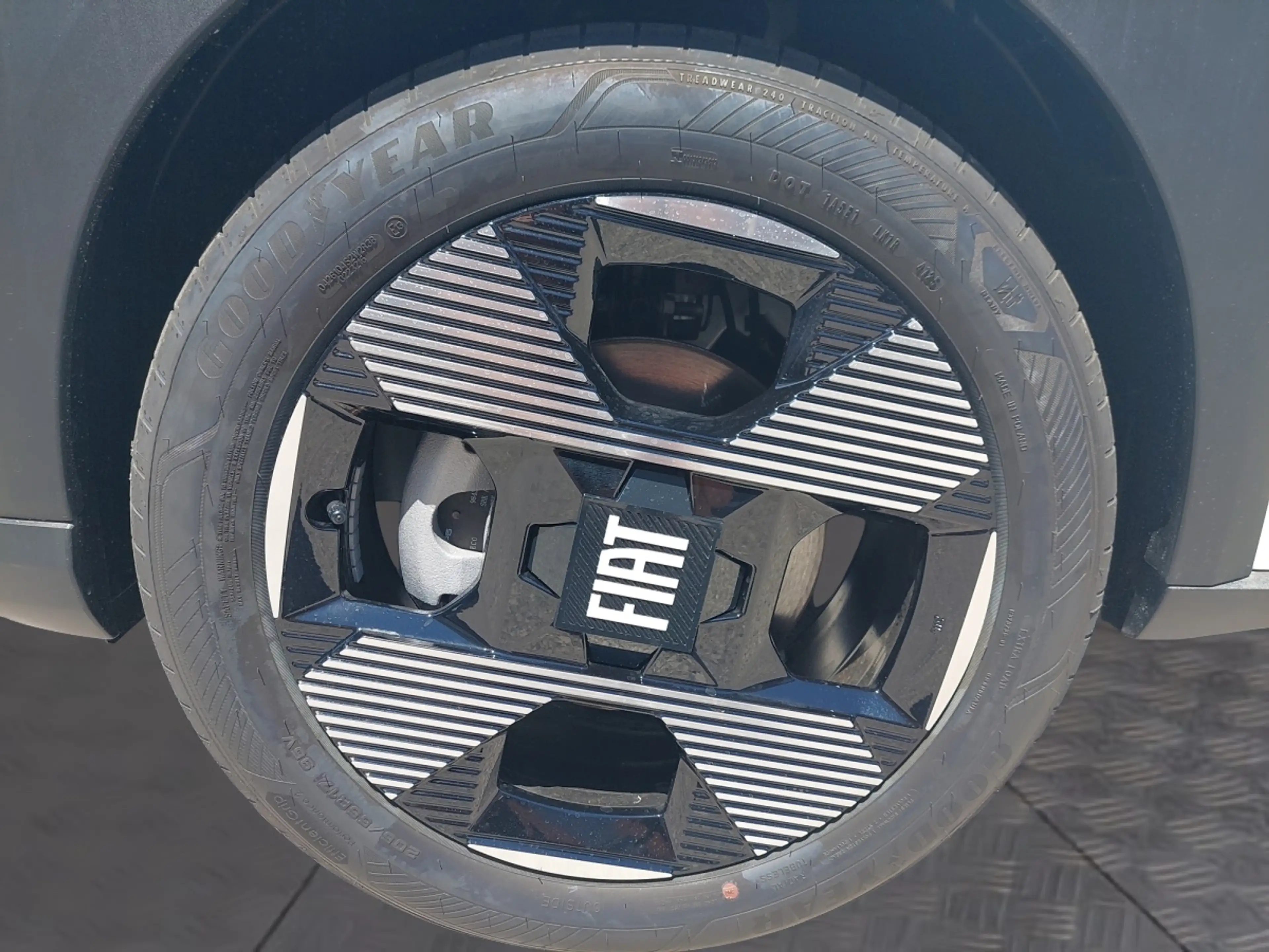 Fiat Grande Panda Hybrid La Prima — photo 13