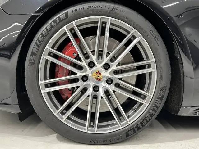 Porsche Panamera view 11