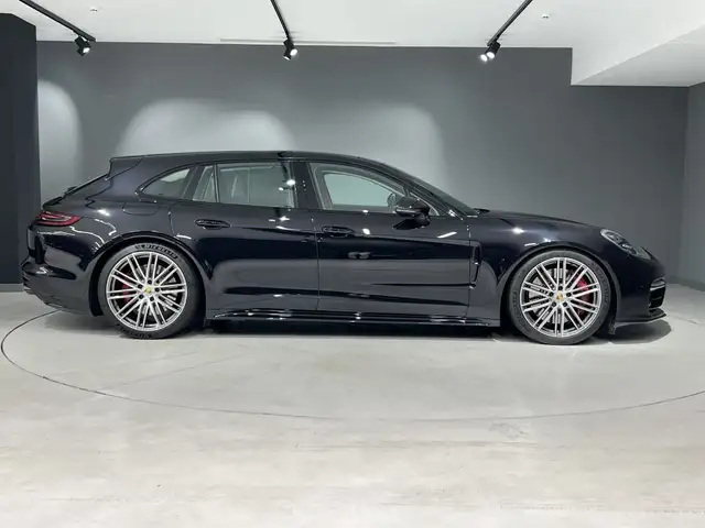 Porsche Panamera view 6