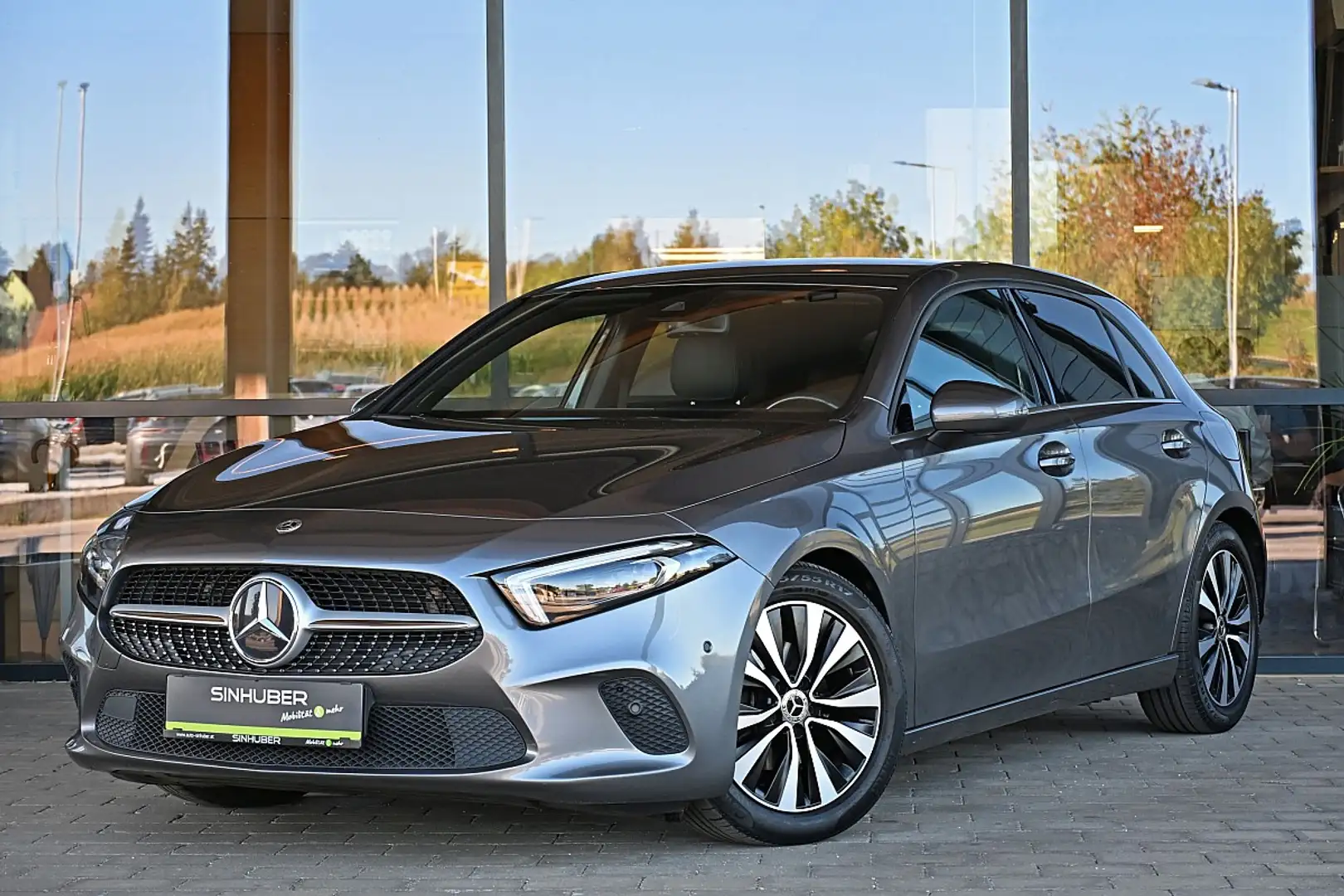 Mercedes-Benz A 180 d Aut. MultibeamLED, Navi, Rückfahrkamera, Spor... Gris - 1