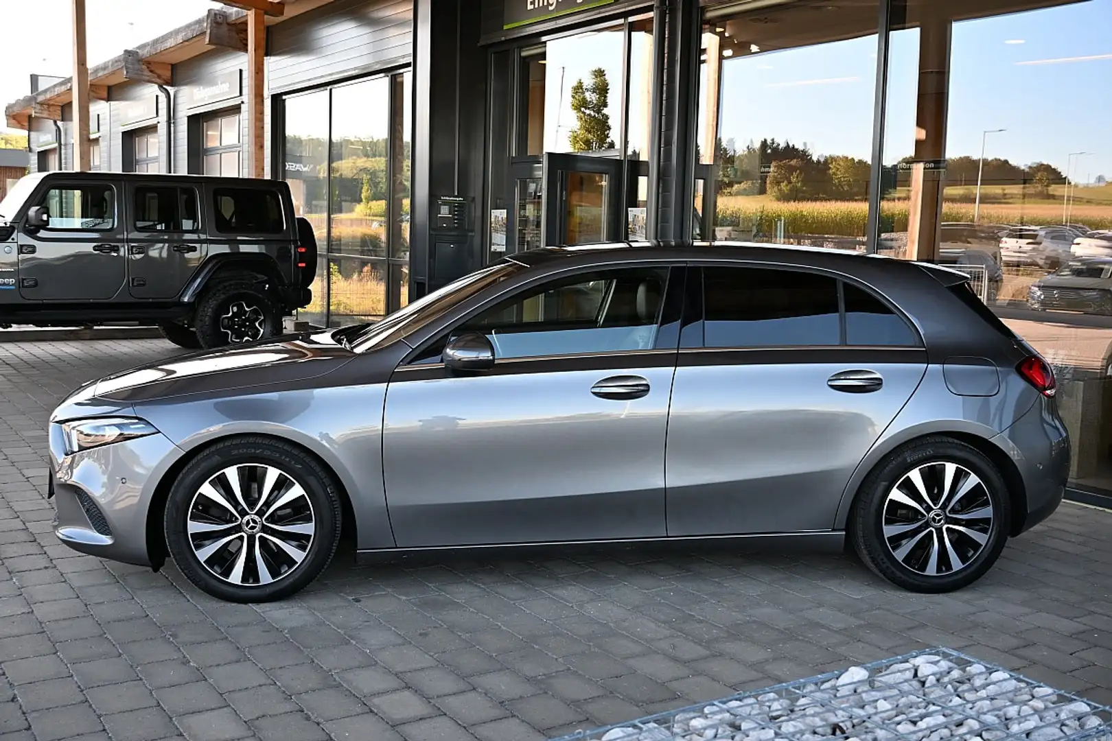 Mercedes-Benz A 180 d Aut. MultibeamLED, Navi, Rückfahrkamera, Spor... Gris - 2