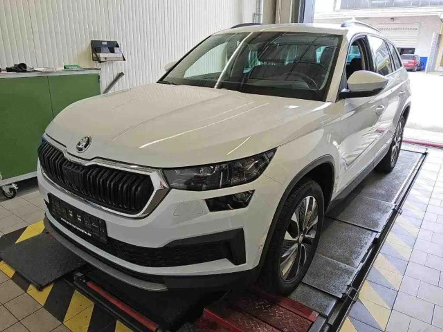 Skoda Kodiaq Clever 2.0TDI 4x4 DSG LED 360° PANO Stdhz Weiß - 1