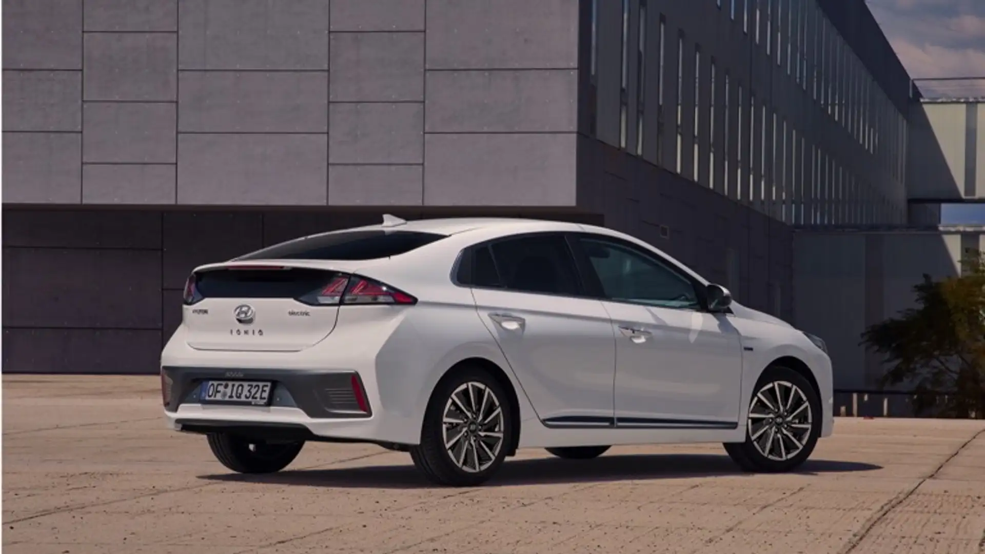 Hyundai IONIQ Comfort EV vol elektrisch navi airco/ecc Modrá - 2