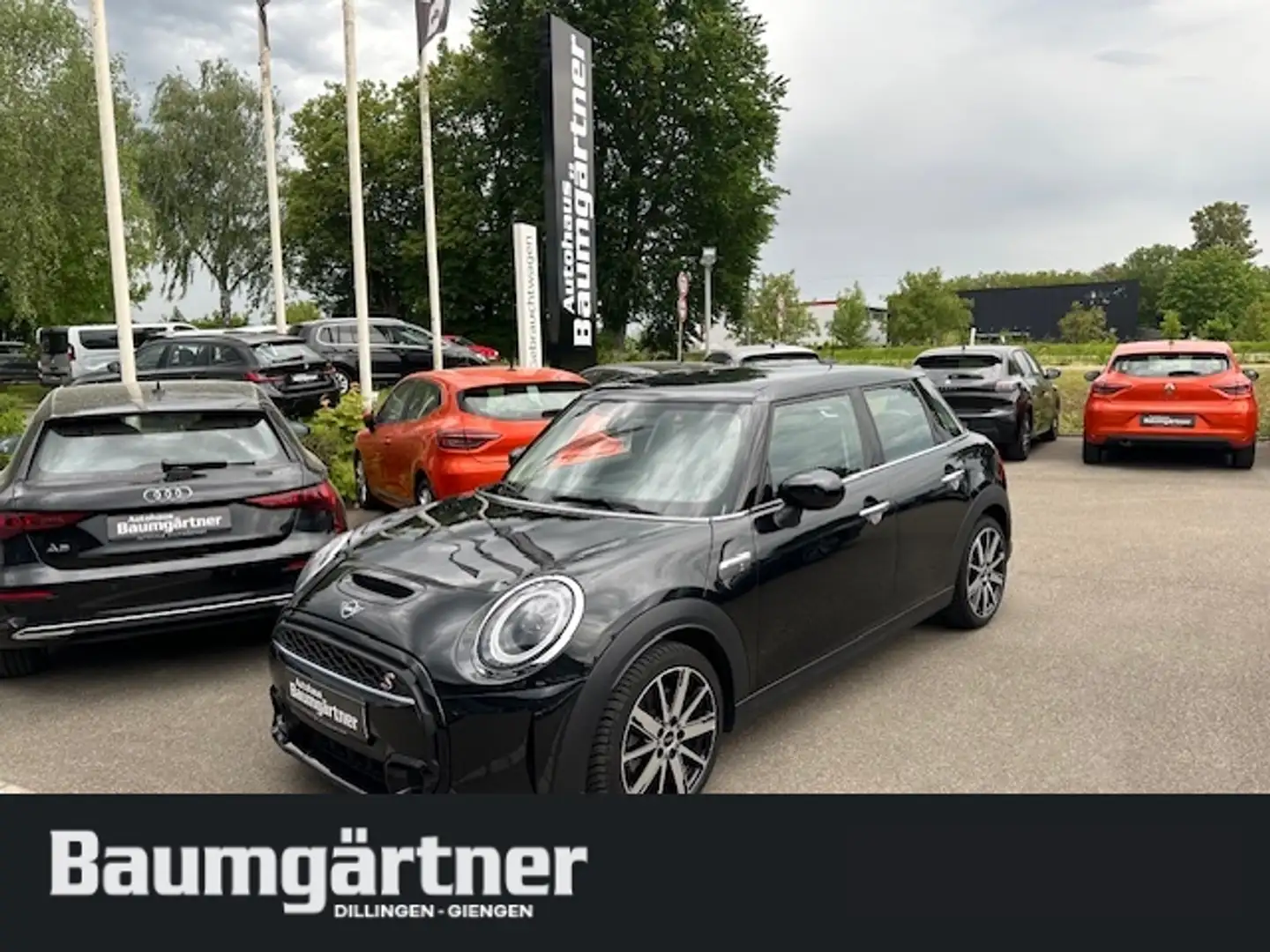 MINI Cooper S Classic Trim 1.5 Automatik Kamera/PDC/LED Чорний - 1