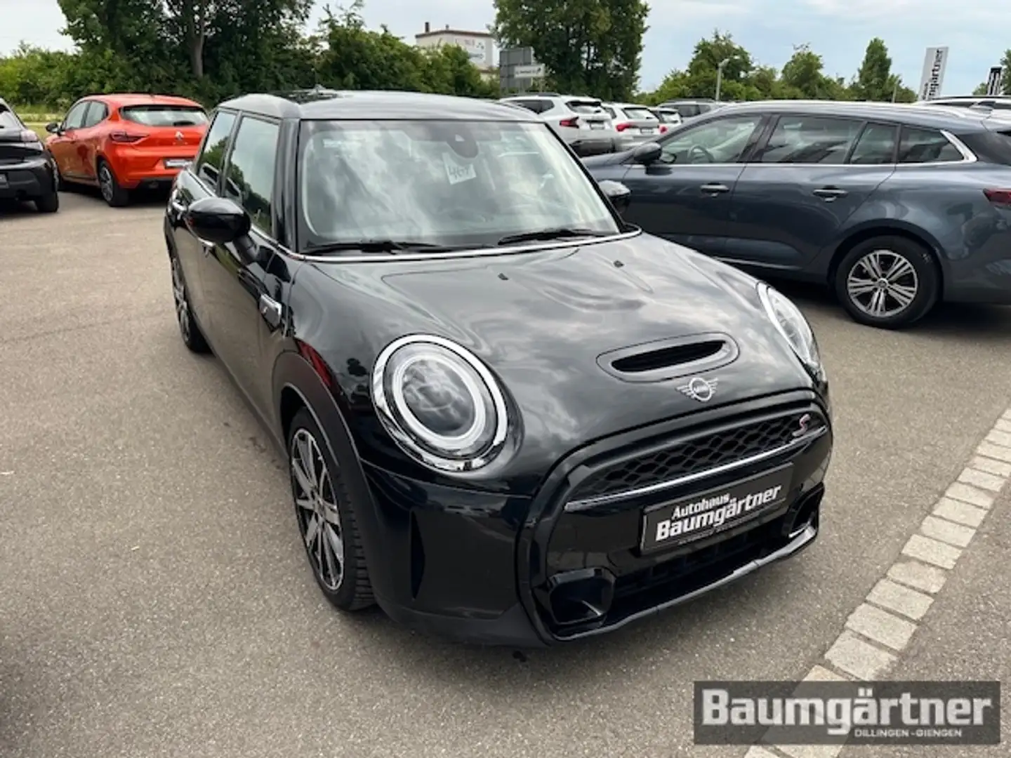 MINI Cooper S Classic Trim 1.5 Automatik Kamera/PDC/LED Чорний - 2
