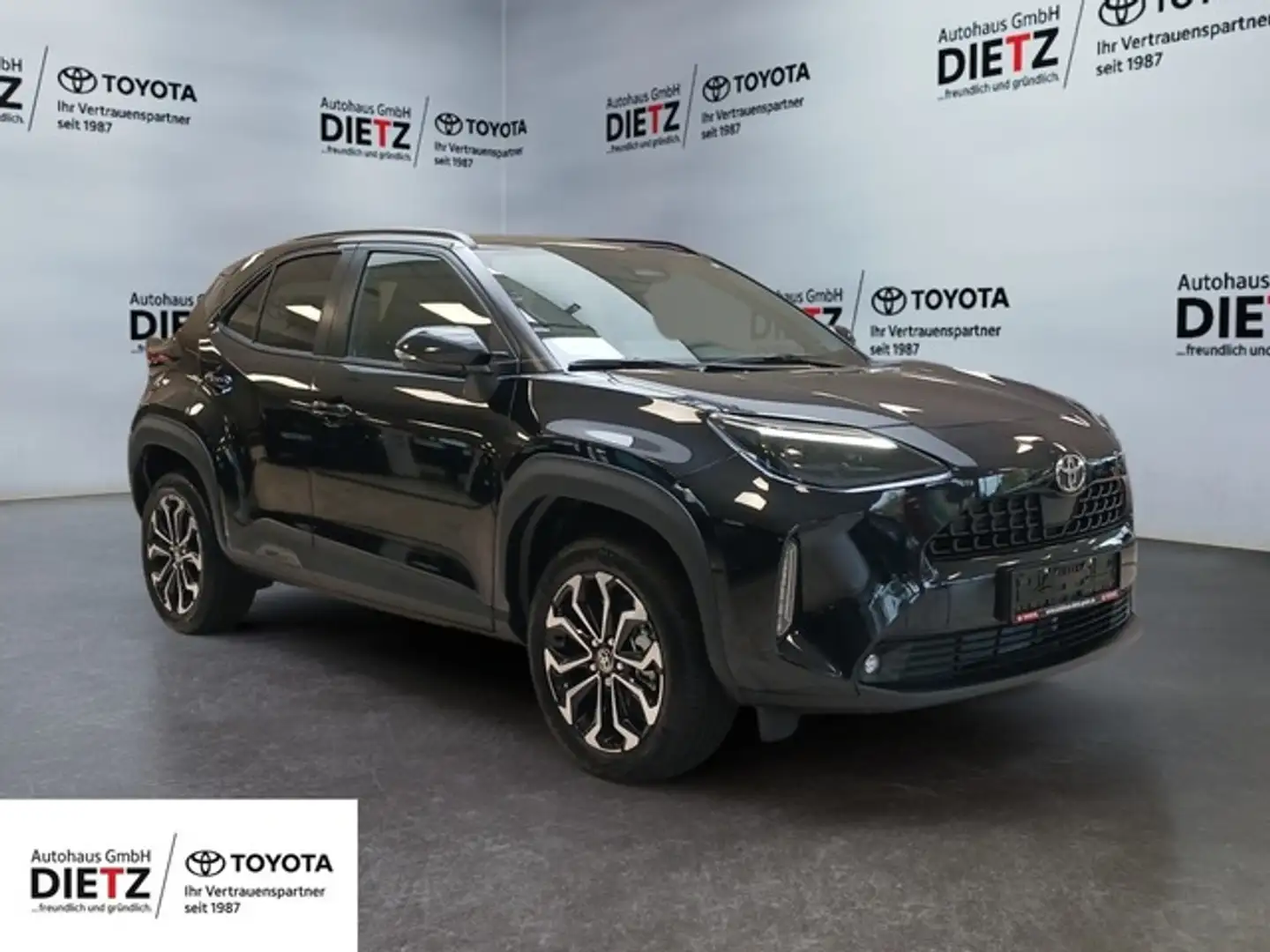 Toyota Yaris Cross 1.5 VVT-iE Hybrid Teamplayer*ACC*KAM Zwart - 2