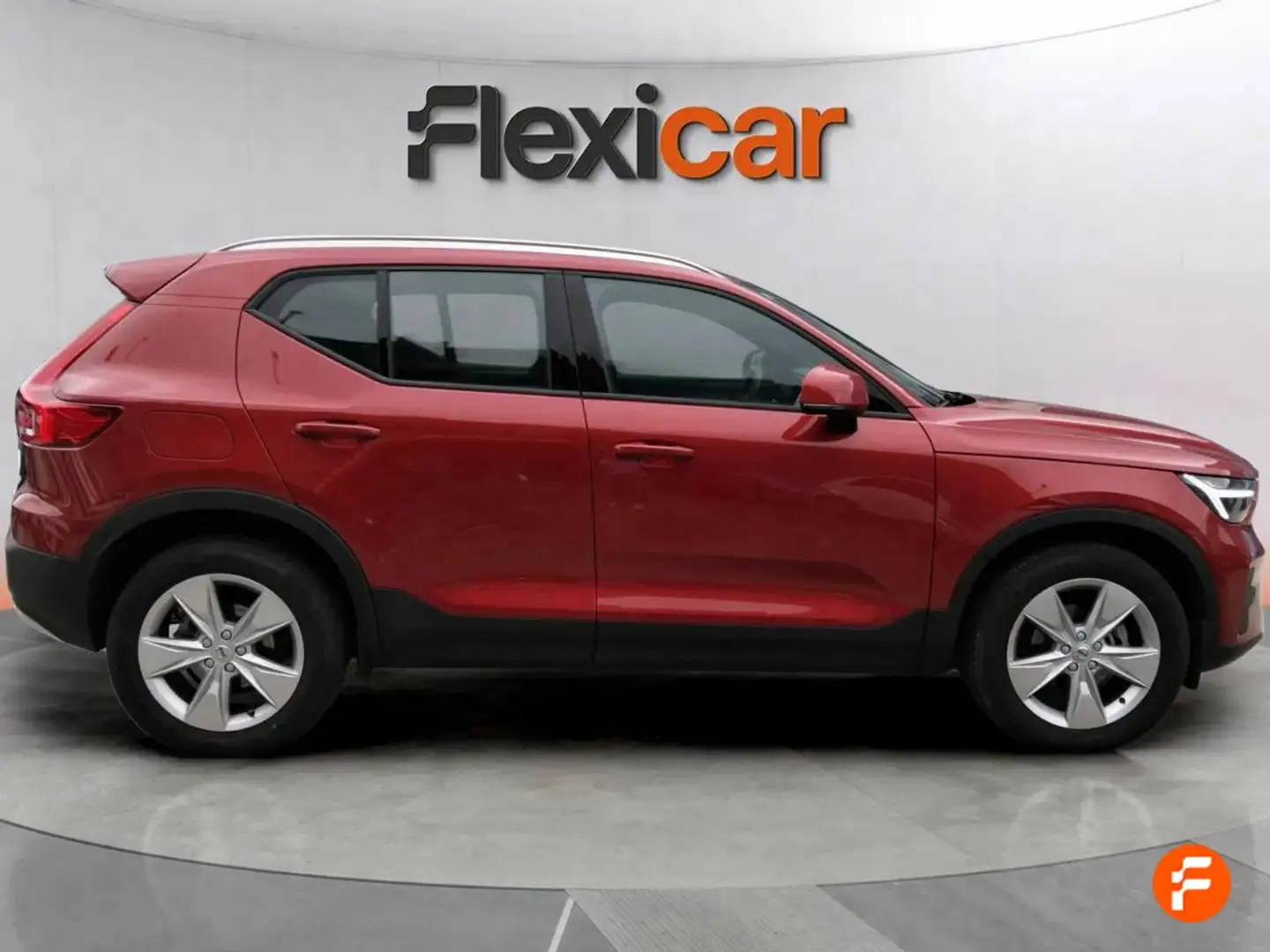 Volvo XC40 T2 Core Aut. Rojo - 2