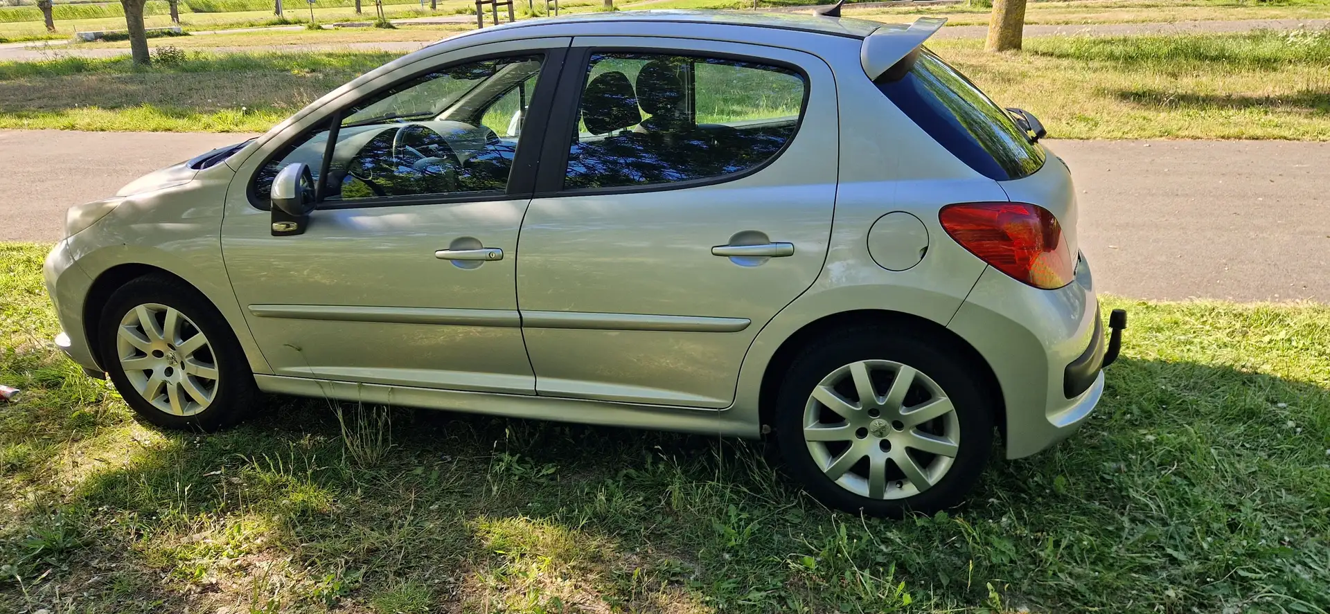 Peugeot 207 207 1.6 VTi XS Pack Срібний - 1