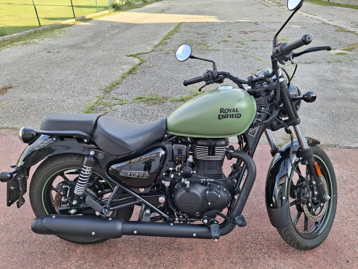 Royal Enfield Meteor 350 Fireball Verde - 1