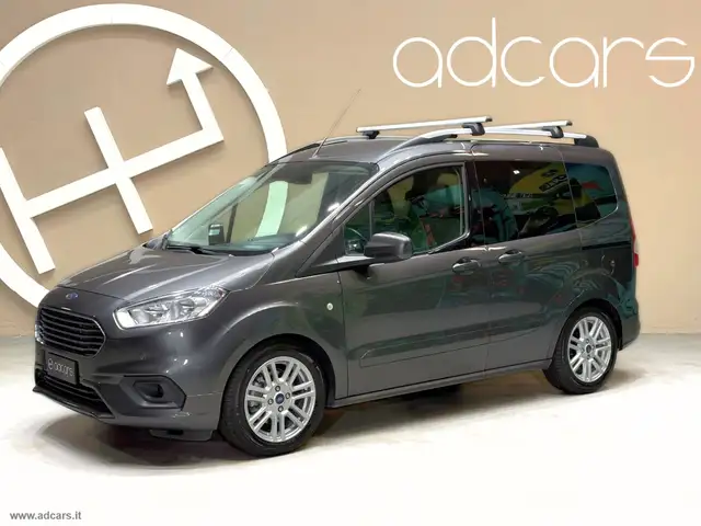Ford Tourneo Courier 1.0 EcoB. 100CV S&S TITANIUM *GANCIO TRAINO*