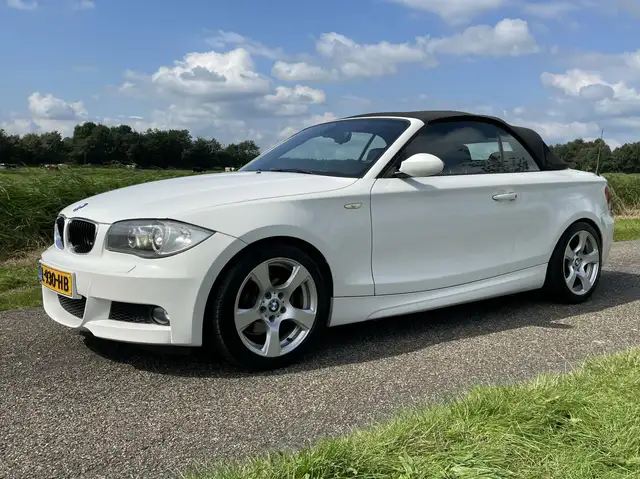 BMW 1 Series view 11