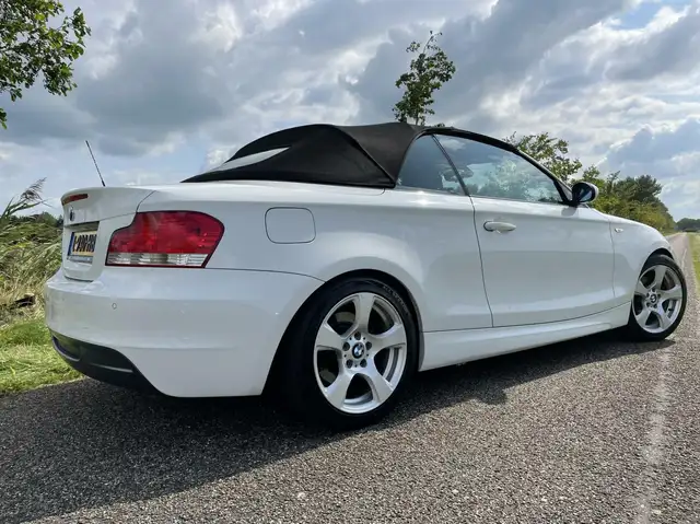 BMW 1 Series view 4