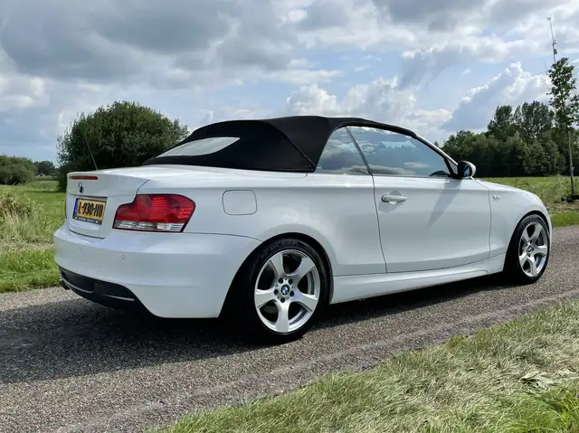 BMW 1 Series view 13