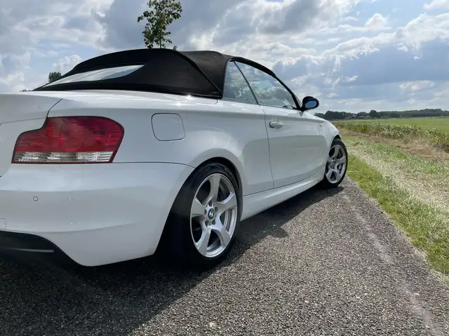 BMW 1 Series view 5