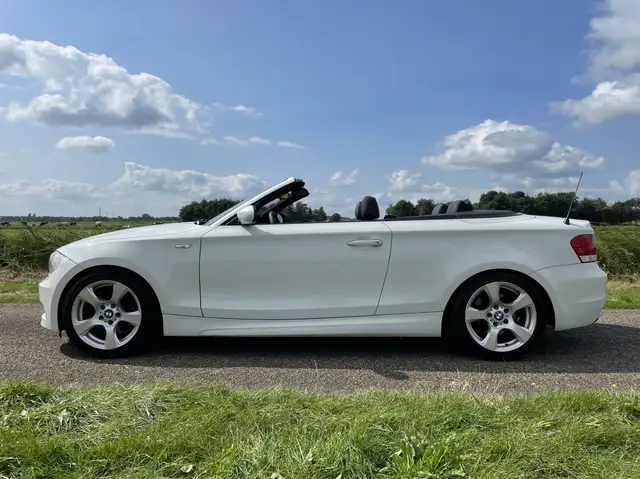 BMW 1 Series view 10