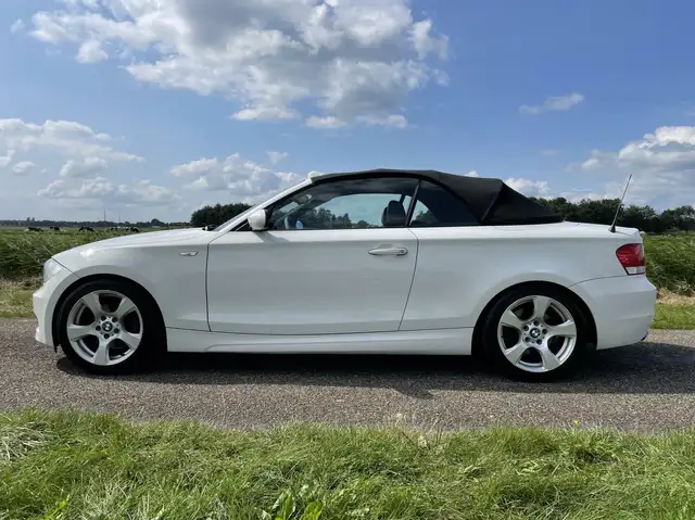 BMW 1 Series view 9