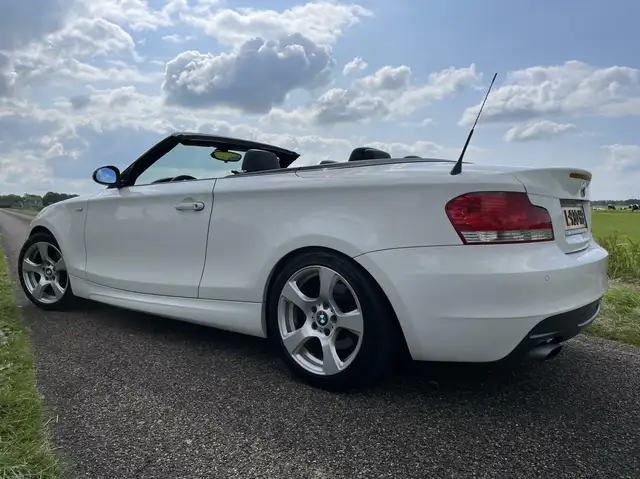 BMW 1 Series view 3
