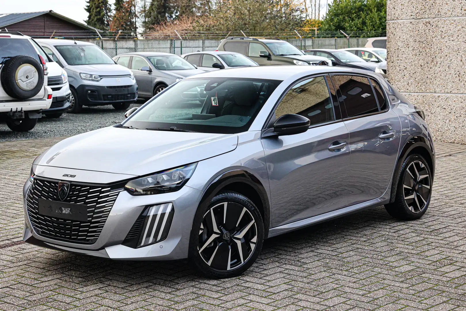 Peugeot 208 GT-LINE*NAVIGATIE*CAMERA*PARKEERSENSORE*HALF-LEDER Gris - 1