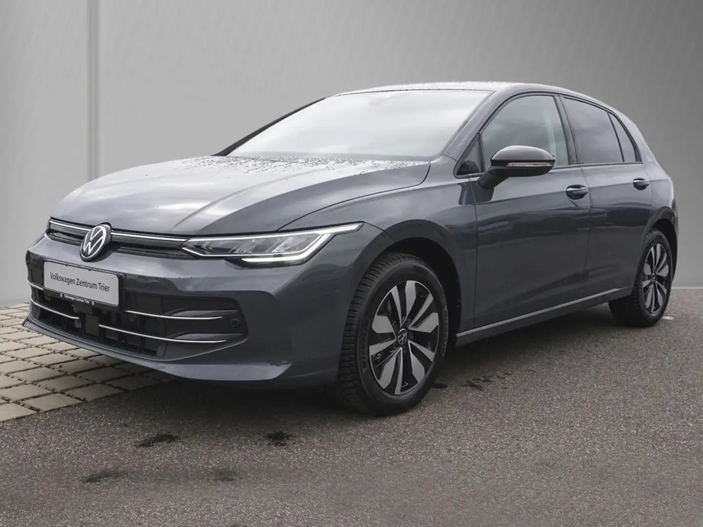 Volkswagen Golf VIII Lim. 1.5 eTSI DSG Goal Grau - 2
