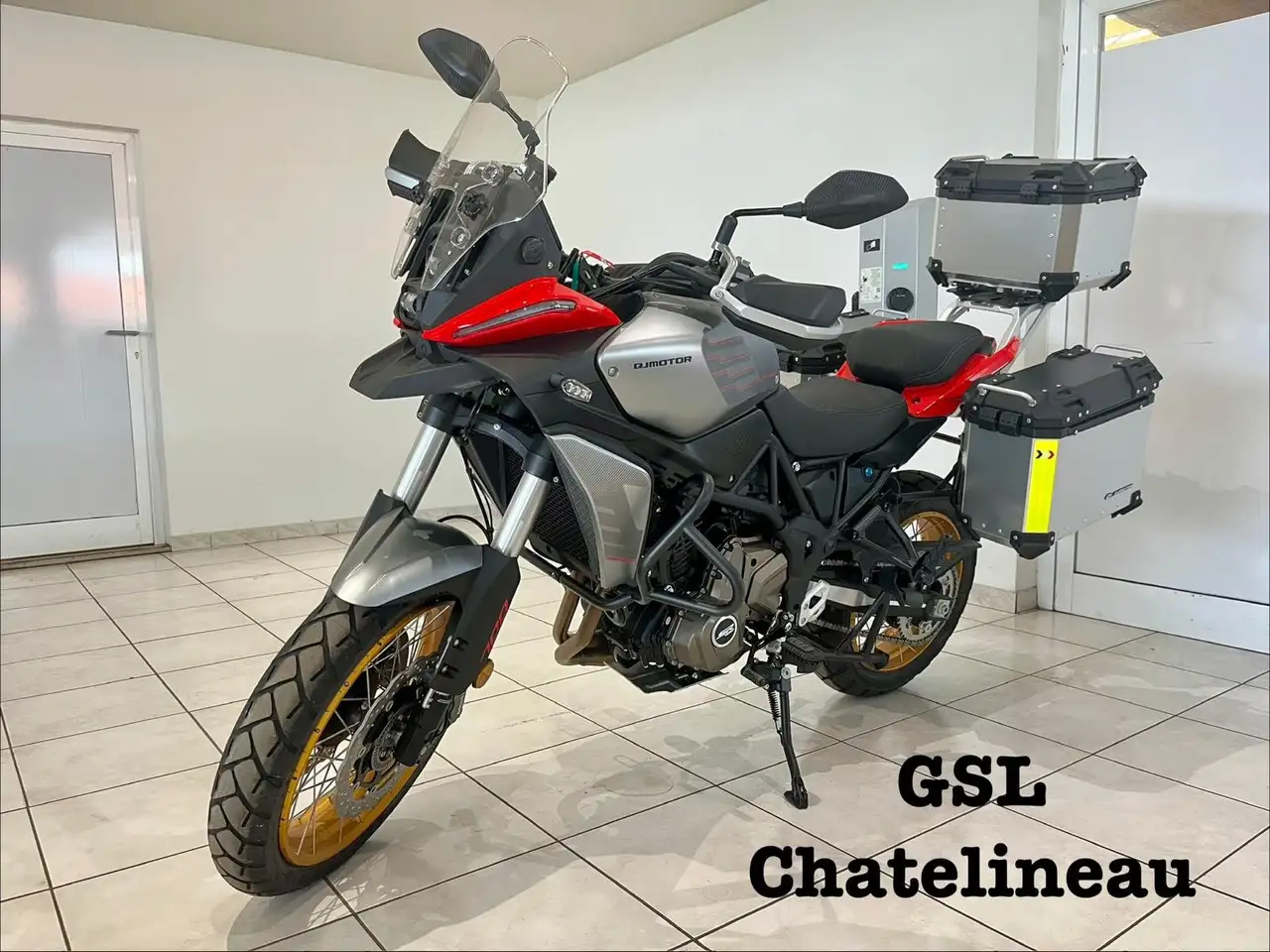QJ Motor SRT 700 SX