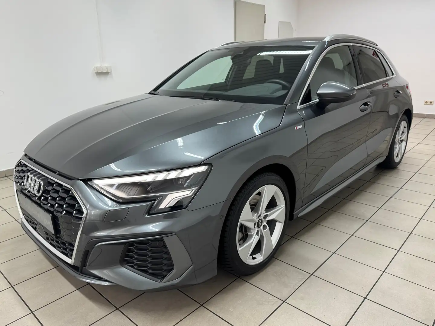 Audi A3 Sportback 35 TFSI S Line LED Virtual Kamera AHK Gris - 1