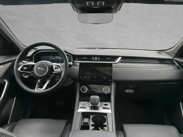 Jaguar F-Pace view 4