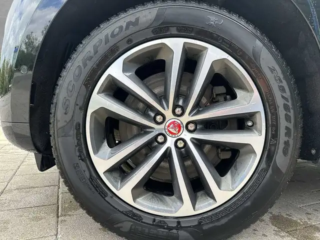 Jaguar F-Pace view 2