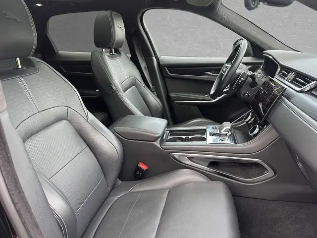 Jaguar F-Pace view 3