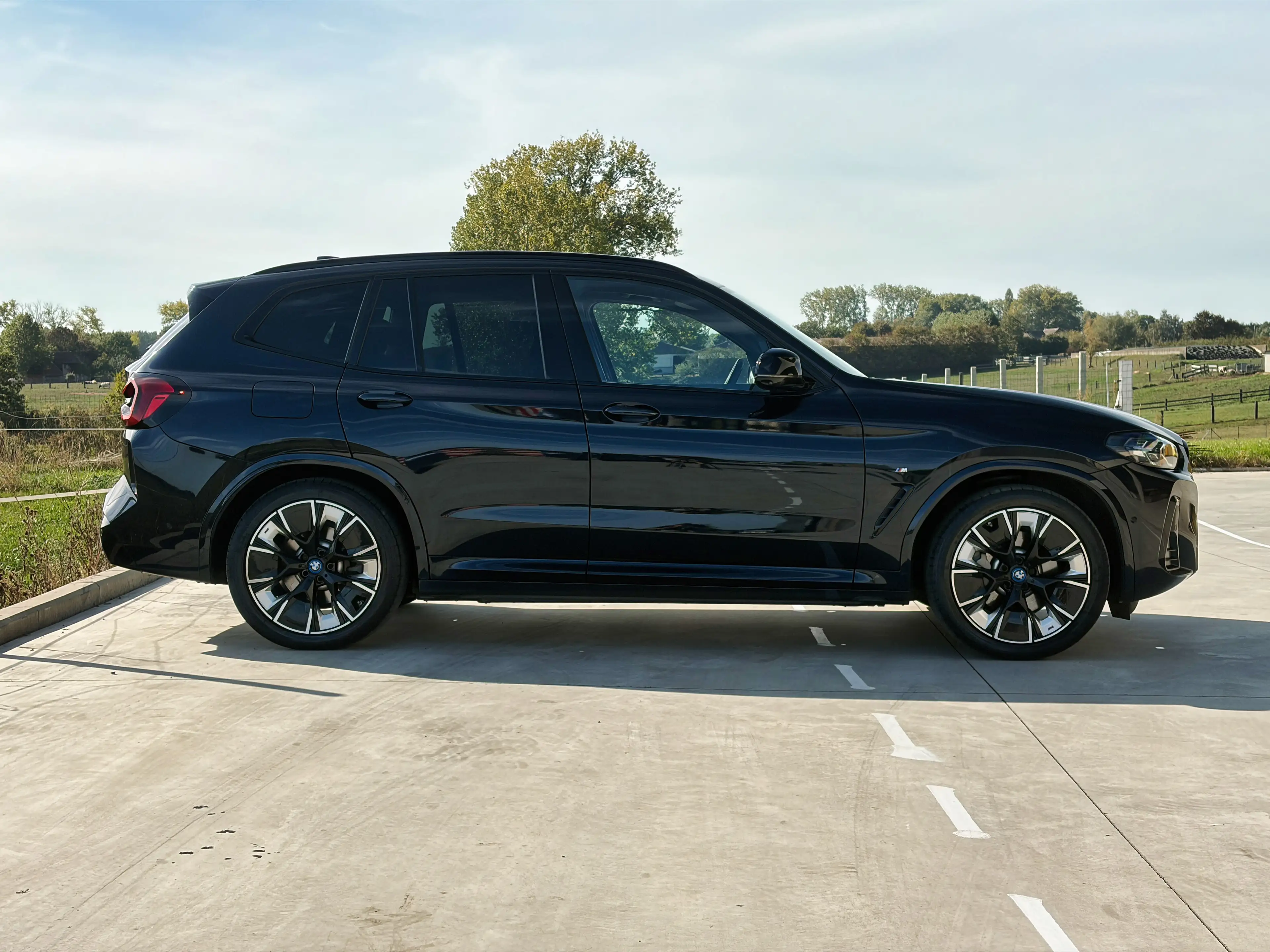 BMW iX3 iX3 * M-PACK * PANO * DRIVE ASSIST * 360° * HARMAN KARDON — photo 3