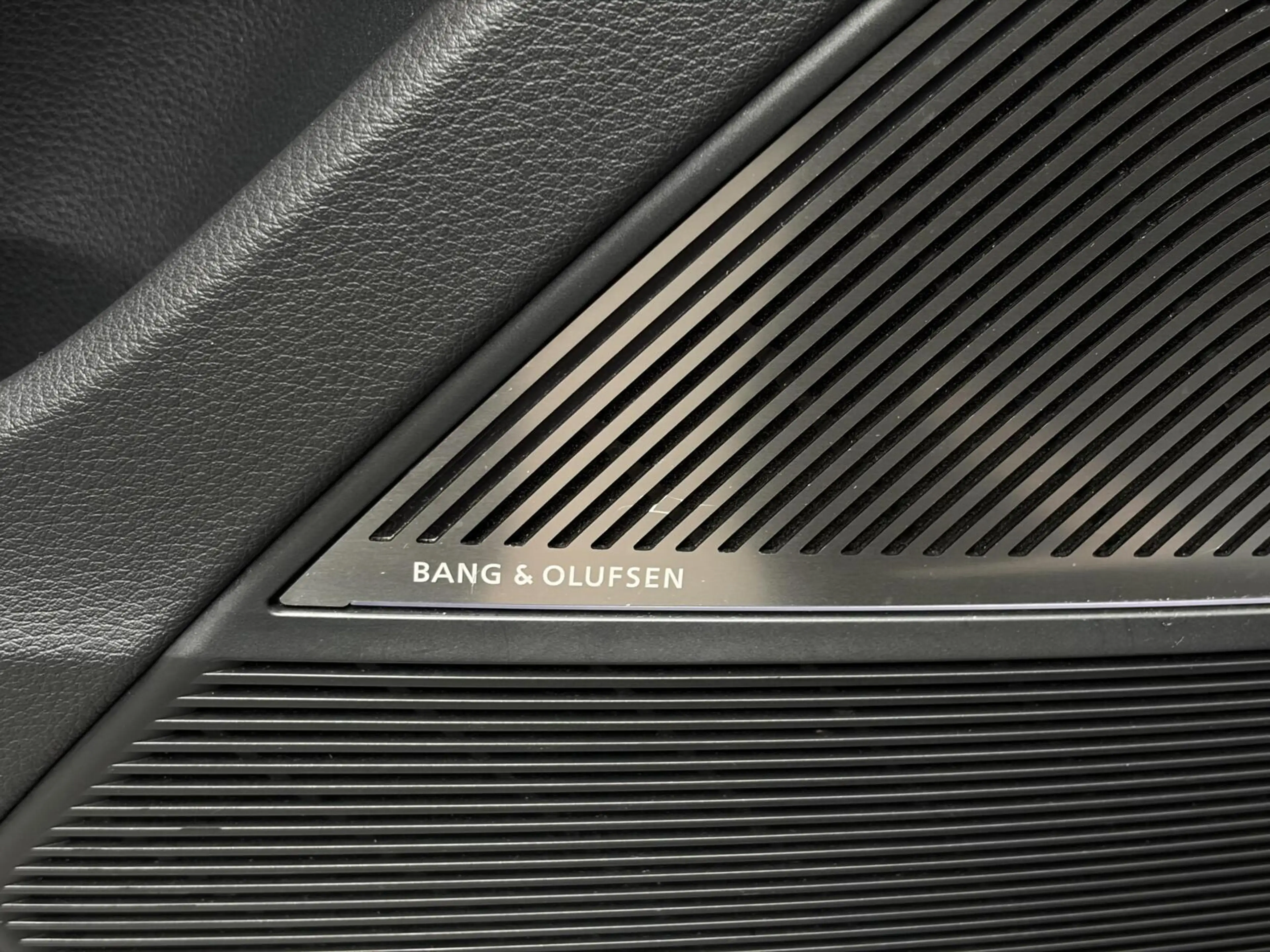 Audi RS Q8 4.0 TFSI Quattro |PANO|TREKH.|RS-DYNAMIC|B&O-3D|HU — photo 13