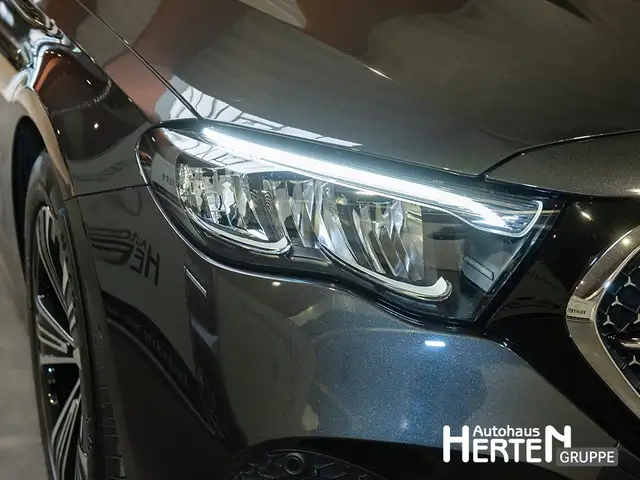 Mercedes-Benz E-Class view 13