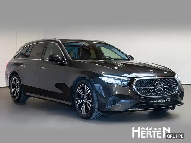 Mercedes-Benz E-Class view 3