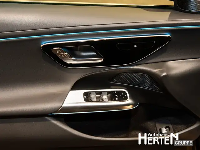 Mercedes-Benz E-Class view 9
