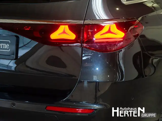 Mercedes-Benz E-Class view 14
