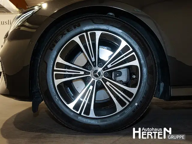Mercedes-Benz E-Class view 5