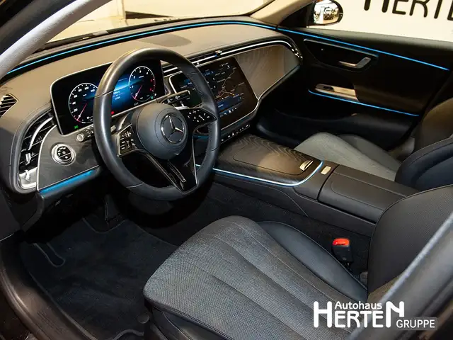 Mercedes-Benz E-Class view 8